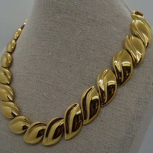 Vintage Napier Gold-Toned Leaf Collar Necklace - Picture 6 of 10